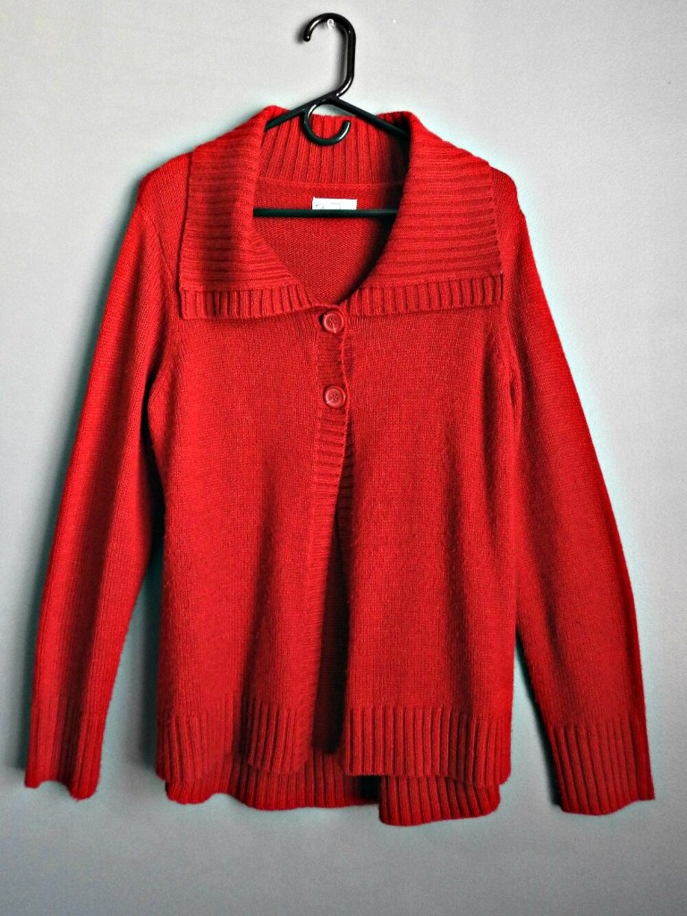Kim Roger's Red Cable Knit Sweater 2 Button Front Closure. Women's Size L